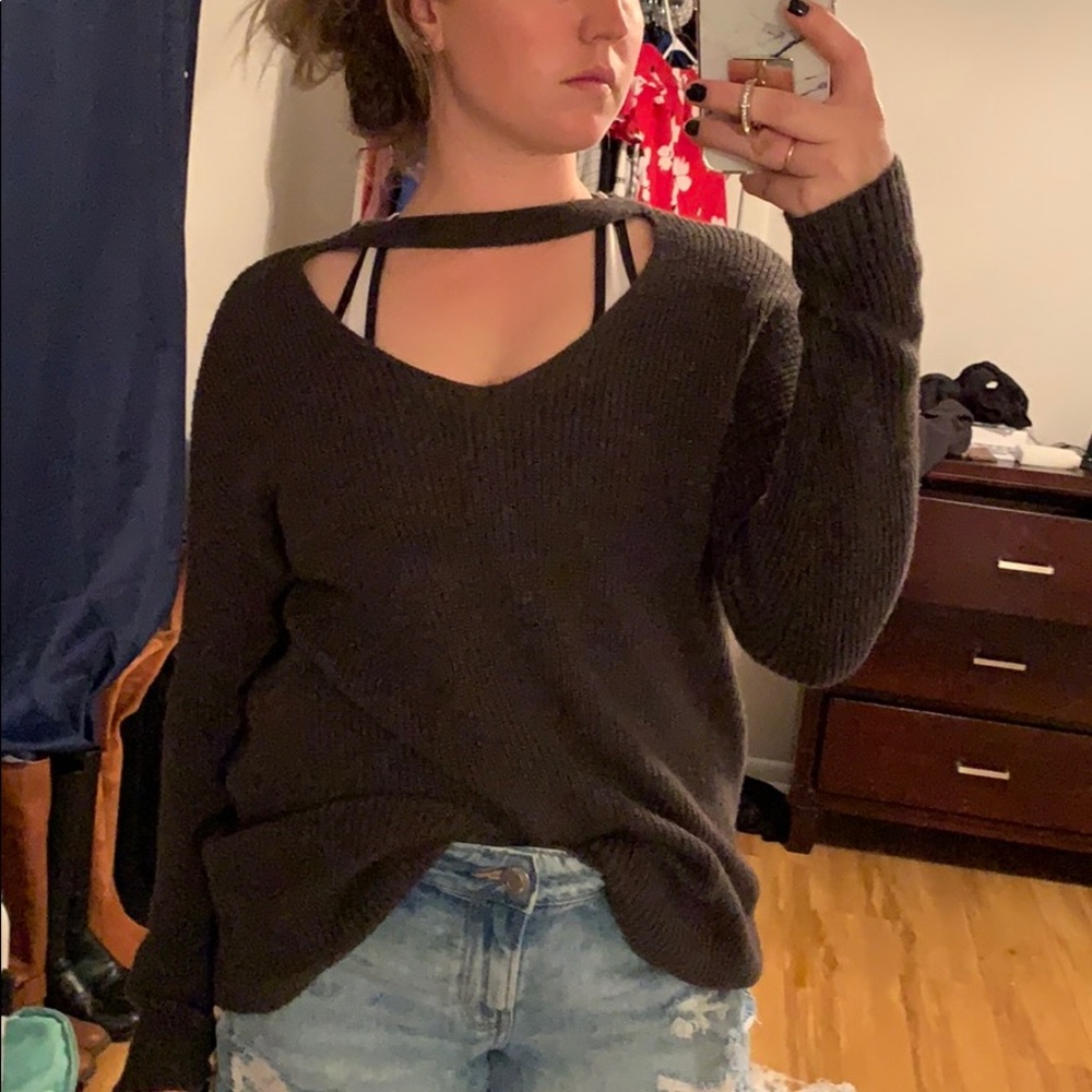 Oversized comfy choker v-neck
